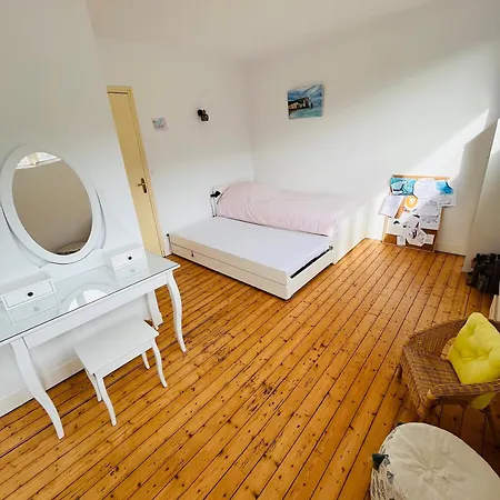 Jacqueline * Etretat